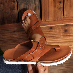 Nouvelles ventes de tongs d'été à bout plat pour femmes de grande taille sandales de plage semelle intérieure <span class=keywords><strong>en</strong></span> PU souple et antidérapante à l'extérieur à porter - Product Image 1