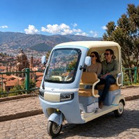 Tricycle électrique touristique SumEv 60V 1000W à 3 places, carrosserie ouverte, autonomie 30-50 km, vente en gros pour distributeurs en Asie du Sud-Est, parcs à thème et stations balnéaires