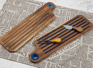 เขียงไม้กระถินณรงค์เคลือบอีพ็อกซี่ลายริเวอร์ พร้อมร่องสำหรับน้ำผลไม้ เหมาะสำหรับการอบขนม ขายส่ง - Product Image 5