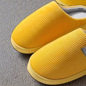 Pantuflas de Moda 2025 para Invierno, Antideslizantes, Cálidas y Acogedoras, de Felpa, para Mujeres, Adolescentes y Hombres - Product Image 3
