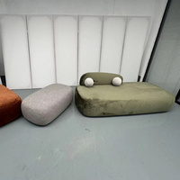 Canapé modulaire Pebble de style italien avec un design en tissu irrégulier créatif, pièce design pour salon à combinaison libre
