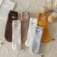 Chaussettes en polyester anti-boulochage respirantes et chaudes unisexe, épaisses, tricotées, avec broderie de dessin animé d'ours, en stock au Fujian
