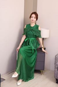 Bộ cộng với kích thước giản dị của phụ nữ-Một bộ trang phục hai mảnh bao gồm áo sơ mi và quần với thiết kế xếp li thanh lịch - Product Image 3