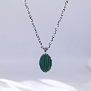 Collar con Colgante Ovalado de Acero Inoxidable con Incrustaciones de Malaquita de Imitación, Diseño Geométrico para Uso Diario Masculino, Engaste con Bisel - Product Image 5