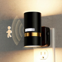 Veilleuse LED moderne noire à détecteur de mouvement, à brancher, à intensité variable, blanc chaud, pour chambre à coucher, salle de bain, couloir, escalier