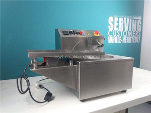 Nouvelle machine portable électrique mini 8 kg pour la fabrication, le trempage, le tempérage et l'enrobage <span class=keywords><strong>de</strong></span> barres <span class=keywords><strong>de</strong></span> <span class=keywords><strong>chocolat</strong></span> avec roue <span class=keywords><strong>de</strong></span> fusion - Product Image 5