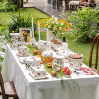 Hoogwaardig onderglazuur keramisch servies, origineel handgeschilderd aardbeienontwerp, Chaozhou export naar het buitenland