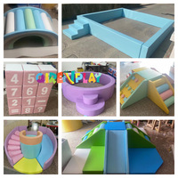 Ensemble d'équipements de jeu souple blanc crème neutre, combo de jeux souples modernes pour tout-petits et enfants, idéal pour la location de fêtes, événements, hôtels et mariages