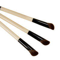 Direkt vom Hersteller: Ultra-weicher doppelseitiger Lidschattenpinsel mit Holzgriff, synthetischem Haar, kein Haarausfall, tragbar für den Beauty-Einzelhandel