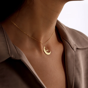 Collier personnalisé en acier inoxydable plaqué or 18 carats avec calligraphie <span class=keywords><strong>arabe</strong></span> et croissant de lune, bijoux islamiques musulmans pour femmes - Product Image 4