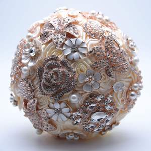 A-964 Moderno <span class=keywords><strong>Bouquet</strong></span> da Damigella con Fiori in Schiuma, Diamanti e Strass, <span class=keywords><strong>Bouquet</strong></span> da Sposa in Raso Dorato con Rose di Cristallo - Product Image 3