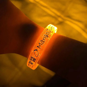 สายรัดข้อมือเรืองแสง LED Luckykoo ยอดนิยม พร้อมไฟ LED กระพริบตามเสียงเพลง เหมาะสำหรับคอนเสิร์ต ปาร์ตี้ และงานอีเว้นท์ต่างๆ - Product Image 1