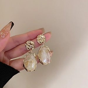 Pendientes Geométricos Irregulares <span class=keywords><strong>Mirad</strong></span> 2025 para Mujer con Diseño Retro y Pendientes Modernos - Product Image 3