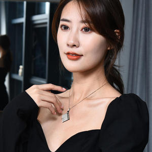 Нержавеющая сталь под заказ может открыть Выгравированный текст имя мини книга медальон ожерелье - Product Image 2