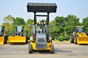 لودر صيني الصنع بسعة 7.6 طن مع دلو حفار بسعة 1 متر مكعب ودلو حفار بسعة 0.3 متر مكعب، آلة تحريك التربة XC870K، لودر حفار أمامي - Product Image 3