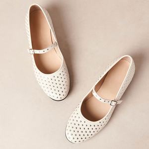 Black White Mary Jane fibbia <span class=keywords><strong>ballerine</strong></span> borchiate con Allover borchie scarpe da donna - Product Image 1