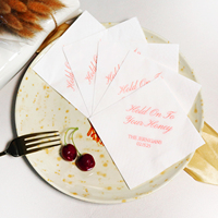 Serviettes en papier jetables personnalisées roses imprimées pour cocktails, avec texte, noms et date, pour dîner de mariage