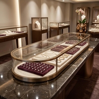 Comptoir de présentation de bijoux ovale de luxe sur mesure, cadre en acier inoxydable, vitrine à bijoux en verre, éclairage LED, vitrine de présentation de bijoux