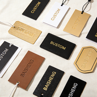 Étiquette suspendue personnalisée OEM en papier avec estampage à chaud or, finition mate, carte noire et blanche, corde en coton pour vêtements féminins, bijoux et accessoires