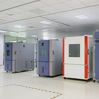 JY Kombinierte Temperatur-Feuchtigkeits-Vibrations-Prüfkammer nach IEC-Standard für Autoelektronik-Umwelttests