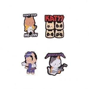 Spilla in lega smaltata a forma di animale musicale Rock Band per gatti, stile punk, per giacche, ideale per lauree e novità - Product Image 1