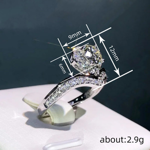 Anello a forma di cuore con corona per donna, gioiello da dito elegante e alla moda - Product Image 4