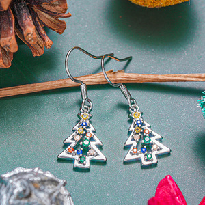 Boucles d'oreilles colorées en forme d'arbre de Noël pour femmes, style féerique festif, boucles d'oreilles cadeau pour fête de Noël - Product Image 6
