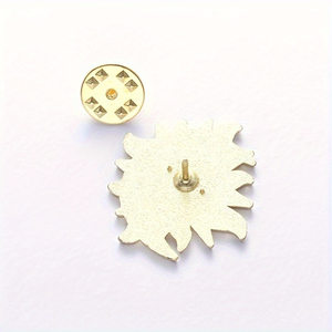 Elegante Broche de Sol y Luna en Blanco y Negro para Hombre - Accesorio Perfecto para Ropa Casual y Formal para un Amigo - Product Image 3