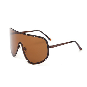 Nouvelles <span class=keywords><strong>lunettes</strong></span> de <span class=keywords><strong>soleil</strong></span> polarisées monobloc 2023, monture large tendance, <span class=keywords><strong>lunettes</strong></span> à rivets intégrés, monture complète, pare-vent - Product Image 4