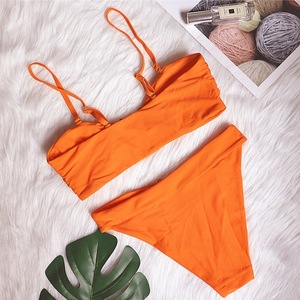 Ensemble bikini bandeau <span class=keywords><strong>orange</strong></span> néon 2026 pour femme avec accessoires dorés, maillot de bain froncé taille haute 2 pièces - Product Image 2