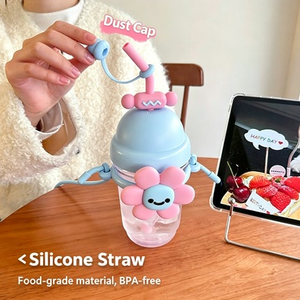 Borraccia in plastica con cannuccia in silicone a prova di perdite, decorata con fiori e sorriso, antipolvere, ideale per ragazze adolescenti e per il caffè - Articolo caldo e di tendenza - Product Image 3