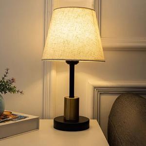 Lámpara de Mesa Moderna de Estilo Nórdico, Cálida y Romántica, para Decoración del Hogar, de Lujo, para Dormitorio, Mesita de Noche, Diseño Creativo Minimalista y Posmoderno - Product Image 3