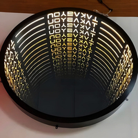 Boîte à lumière LED miroir infini avec effet d'extension de miroir abîme filet de poinçon attrayant Ins rouge pour la photographie populaire dans les centres commerciaux