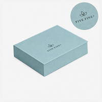 Boîte d'emballage USB en carton rigide en forme de livre, fabriquée à la main, doublure en velours, fermeture magnétique, impression personnalisable (gaufrage/UV)