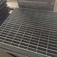 Heetgedoopte gegalvaniseerde stalen roosterplaten, zwaar belastbaar gelaste metalen rooster voor platformloopbruggen, premium materialen