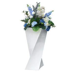 Fiberglass Twisted <b>Flower</b> Stands Outdoor Modern Creative <b>Artificial</b> <b>Flower</b> Display For Shopping Mall - Product Image 5