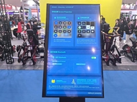 Tapis roulant commercial avec moteur AC 3HP, écran LCD rotatif de 23,8 pouces, WiFi, Bluetooth, machine de course cardio pour salle de sport