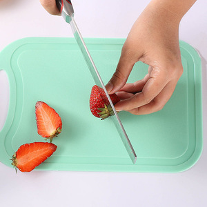 Tabla de cortar frutas de plástico, herramienta de cocina pequeña y ligera, material PP para preparación de alimentos para bebés - Product Image 1