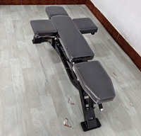 Banc de musculation multifonctionnel d'intérieur avec banc à haltères en métal pliable et réglable