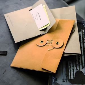 Prix d'usine – Pochette de documents de qualité en kraft avec fenêtre, personnalisable avec estampage à chaud doré, pour archives professionnelles - Product Image 1