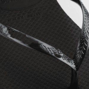Vente en gros de pantoufles <span class=keywords><strong>d</strong></span>écontractées de <span class=keywords><strong>plage</strong></span> <span class=keywords><strong>d</strong></span>'été en caoutchouc personnalisées pour hommes et femmes tongs tongs sandales bleues à boucle - Product Image 6