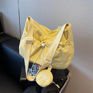 Sac fourre-tout vintage en PU grande capacité, détails rivets perlés, sac à bandoulière unisexe été 2026 avec fleurs, design pliable, fermeture éclair - Product Image 2