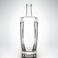 Bouteille en verre transparente carrée à facettes, moderne et luxueuse, personnalisée en usine, avec bouchon en liège pour whisky, gin, rhum, emballage en carton