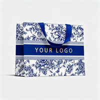 Sac fourre-tout cadeau en carton blanc recyclable exquis avec design sérigraphié, poignée en ruban intégrée, logo personnalisé, emballage de luxe
