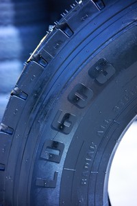 ยางรถบรรทุกและรถบัส LCH T-REX 12R22.5 รุ่นใหม่ สำหรับรถบรรทุกหนัก ทุกตำแหน่ง ผลิตจากเหล็กทั้งหมด แบบเรเดียล พร้อมลายดอกยาง - Product Image 4