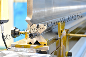 Prensa Hidráulica CNC de 6m, Prensa Hidráulica de 40t, Máquina de Prensa Quente de 4 Eixos para Pastilhas de Freio - Product Image 4