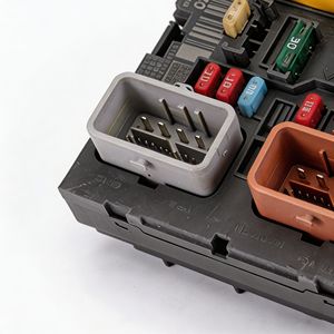 กล่องฟิวส์ Triumph รุ่น BSM=L04 9664055780 สำหรับ Peugeot 6500FH Citroen L11 - Product Image 3