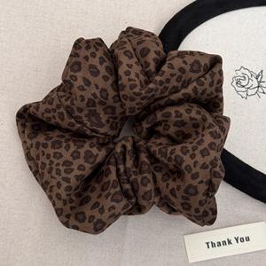 Diadema de tela con estampado de leopardo y banda elástica grande con estampado vintage para mujer - Product Image 5