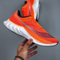 Chaussures de course à pied pour hommes Saucony Pro 4 Carbon Plate Fabric Marathon Training, confortables, résistantes à l'usure, pour la course longue distance.
