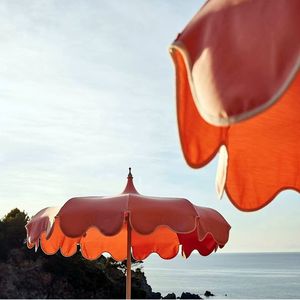 Parasol <span class=keywords><strong>de</strong></span> grande taille, style pagode glamour old-school, aspect ludique des bords festonnés. - Product Image 1